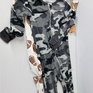 Wonder Nation Black and Gray Camo Kids Footie‎